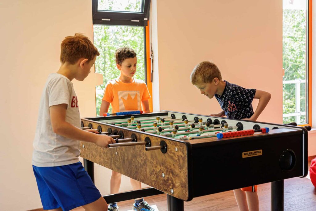 Tafelvoetbal bij BSO Schweitzerlaan