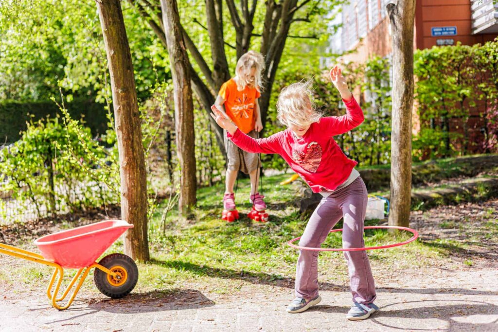 Buitenspelen bij KinderRijk BSO Schweitzerlaan